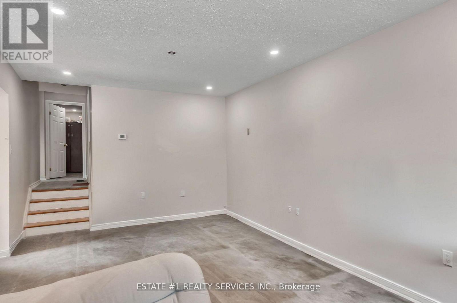 116 ADDINGTON CRESCENT - 15