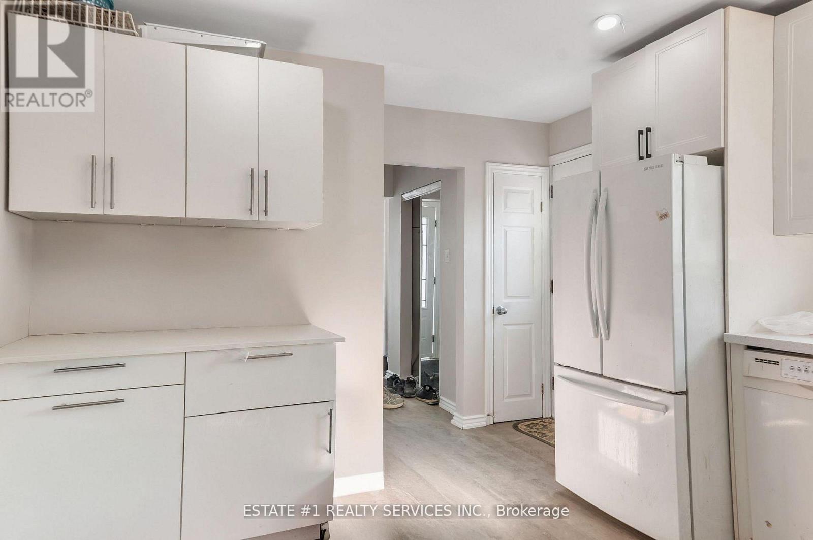 116 ADDINGTON CRESCENT - 16