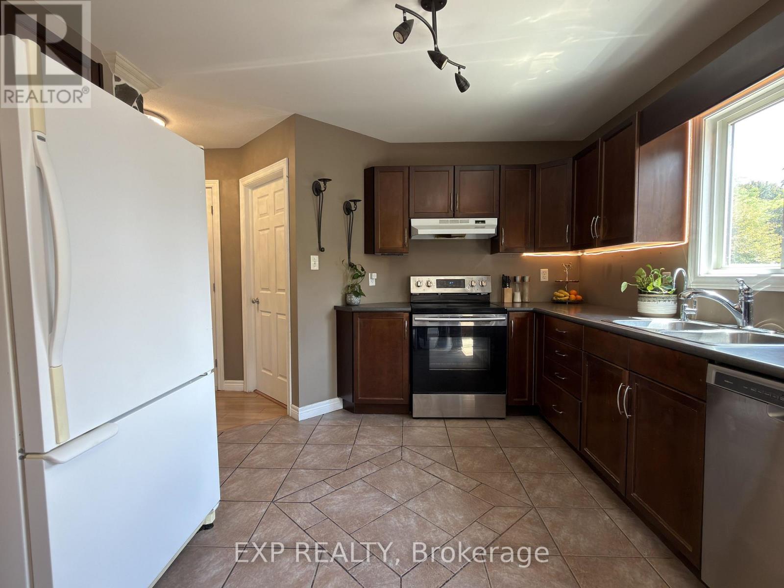 608 HIGHVIEW DRIVE - 13