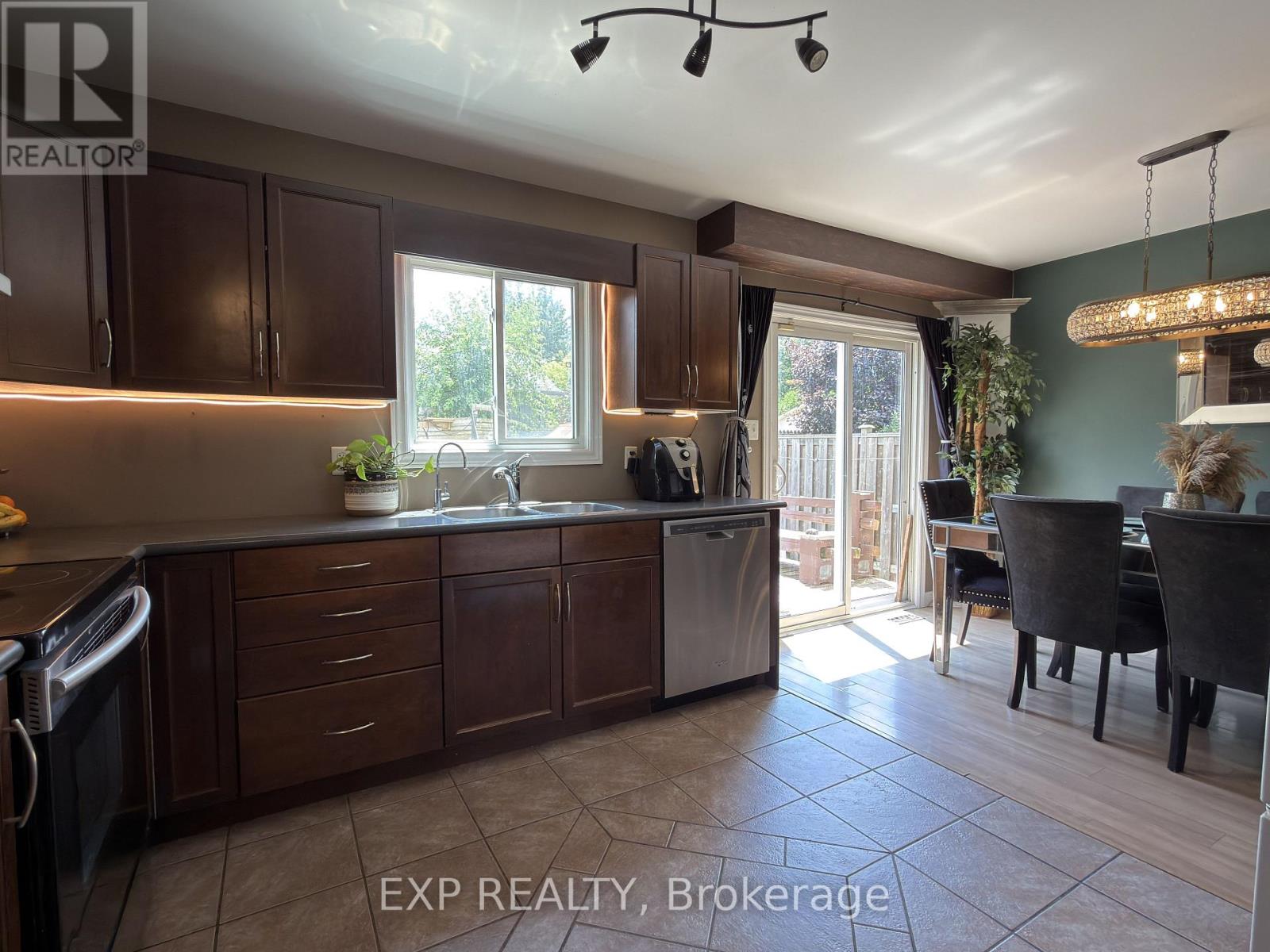 608 HIGHVIEW DRIVE - 15