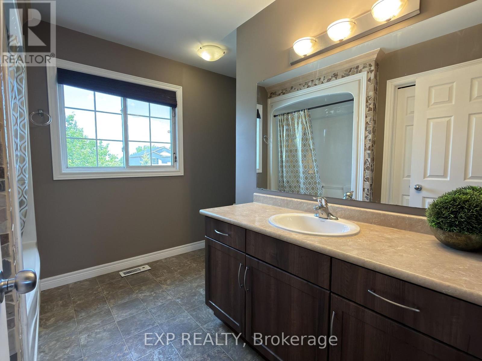 608 HIGHVIEW DRIVE - 22