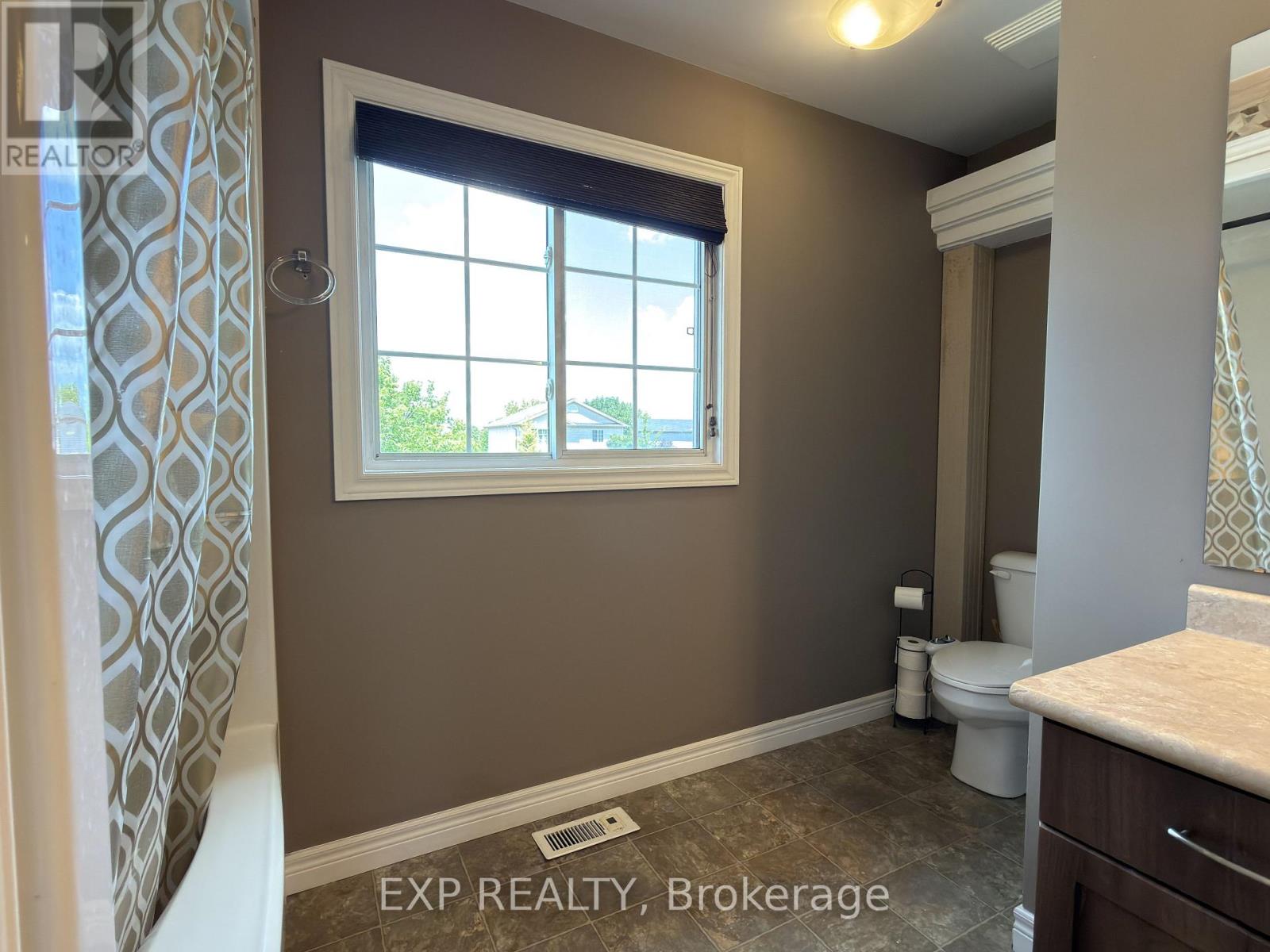 608 HIGHVIEW DRIVE - 23
