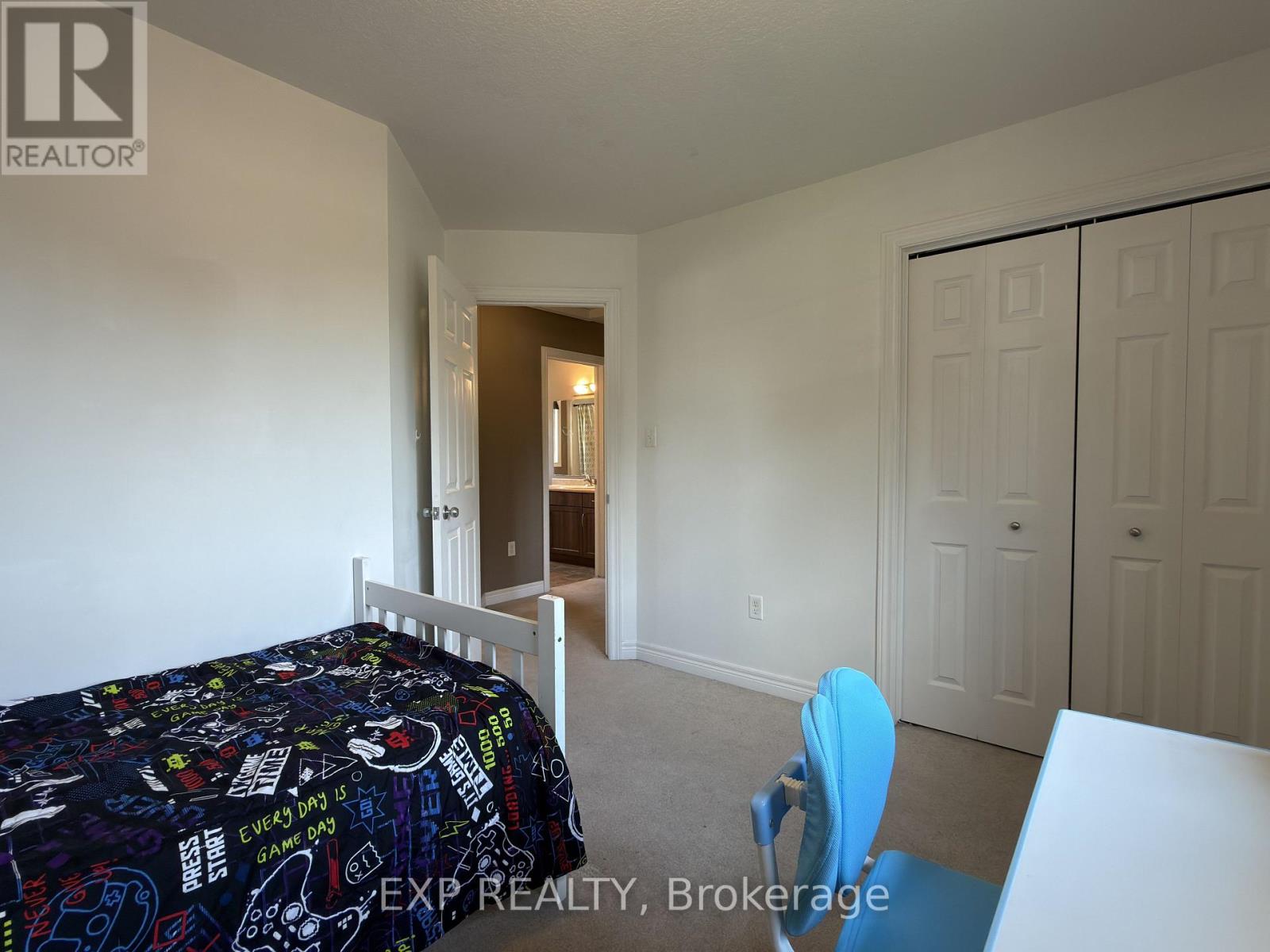 608 HIGHVIEW DRIVE - 28