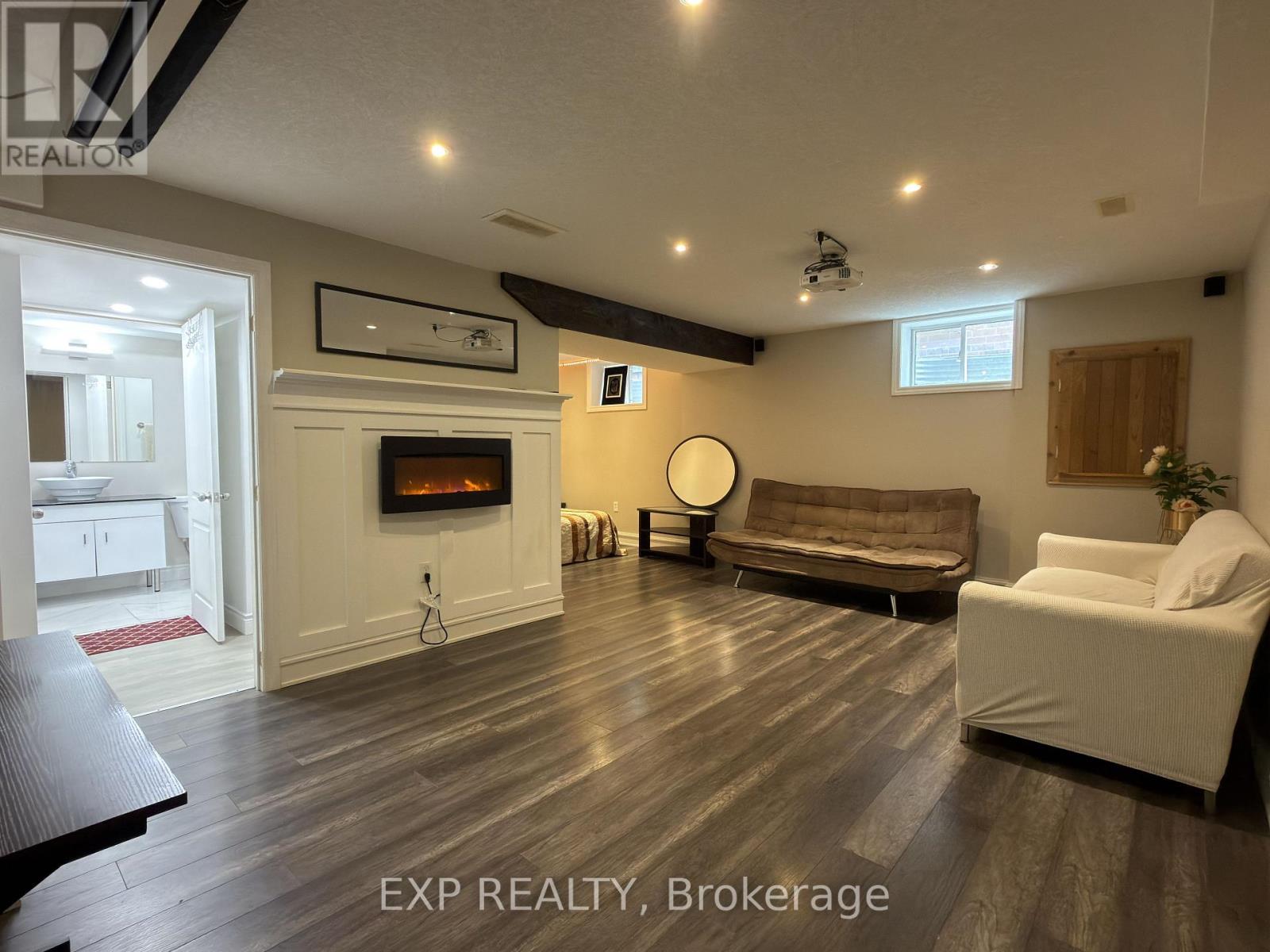 608 HIGHVIEW DRIVE - 32