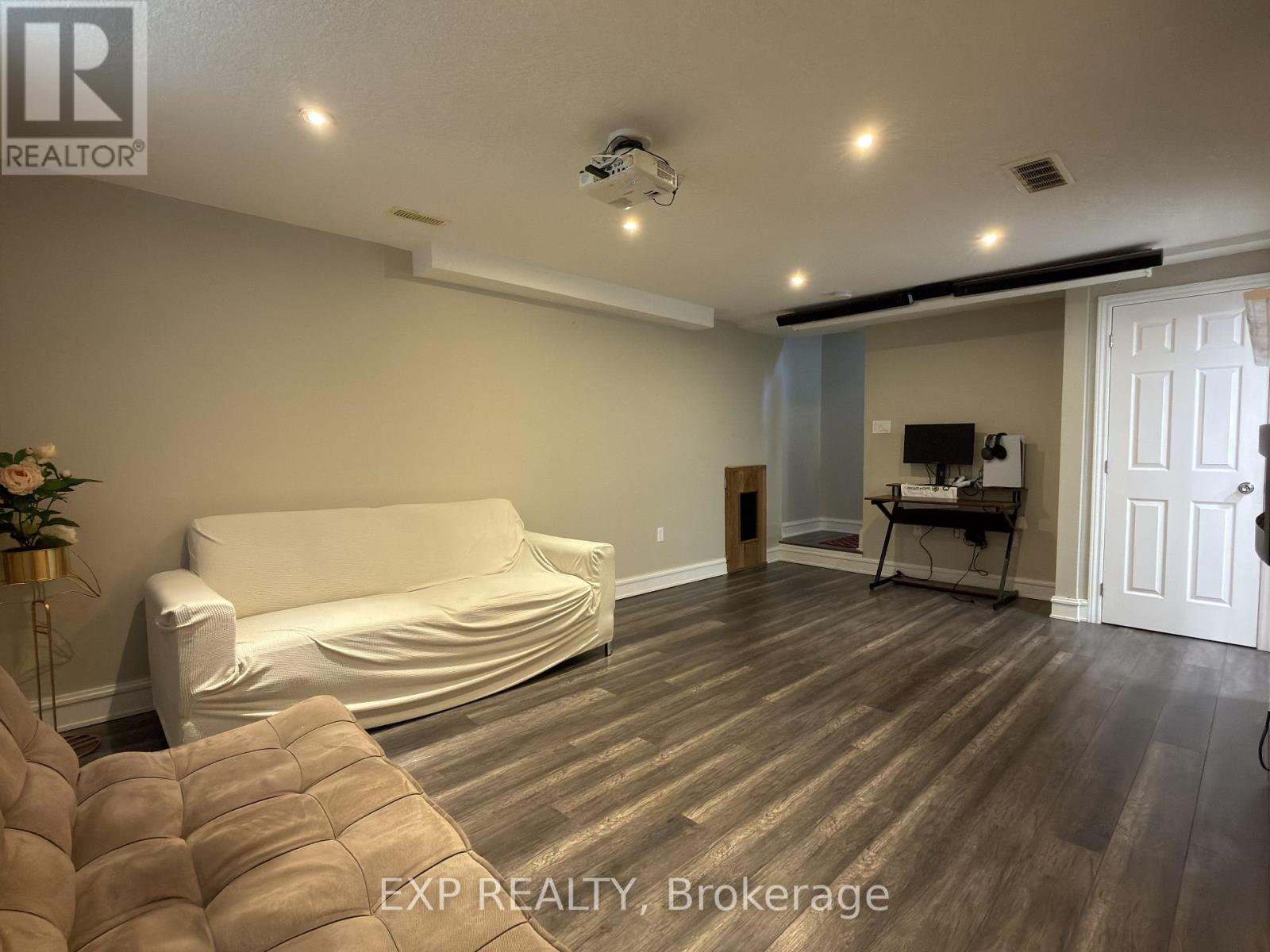 608 HIGHVIEW DRIVE - 33