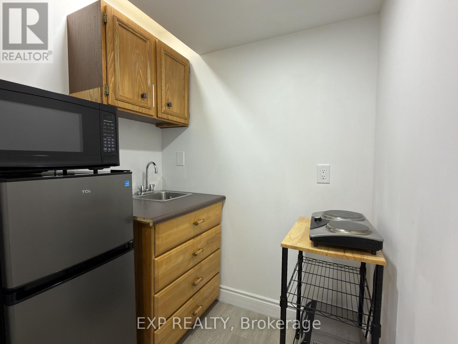 608 HIGHVIEW DRIVE - 35