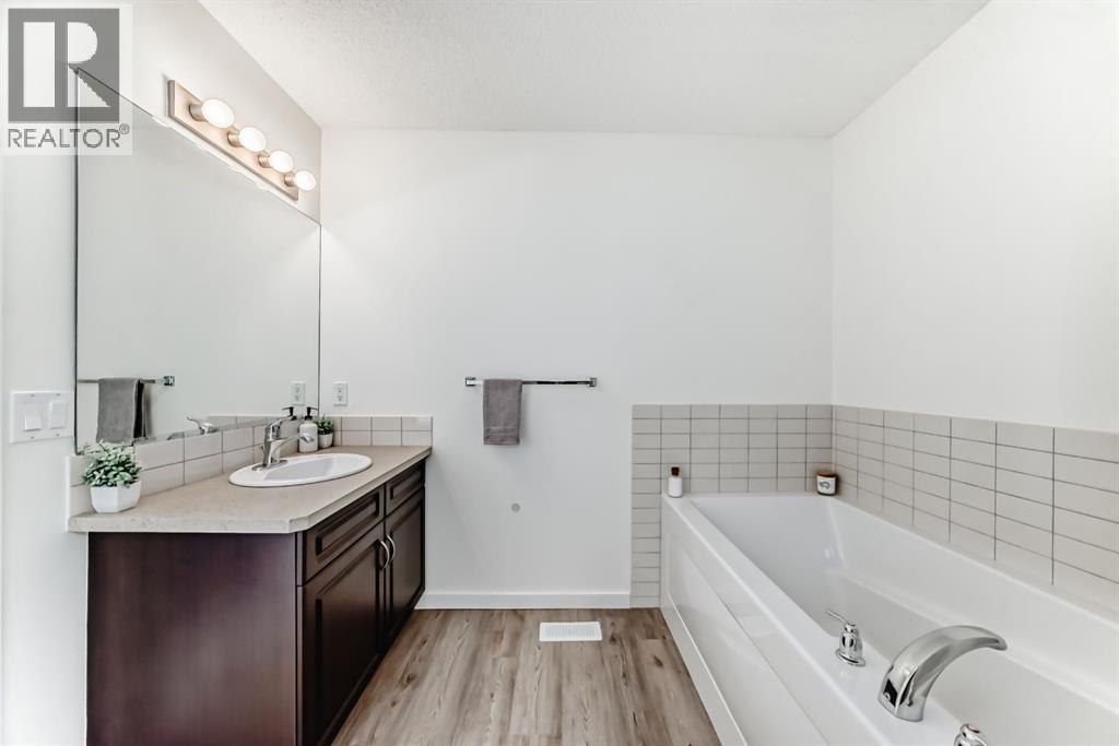 790 River Heights Crescent - 27