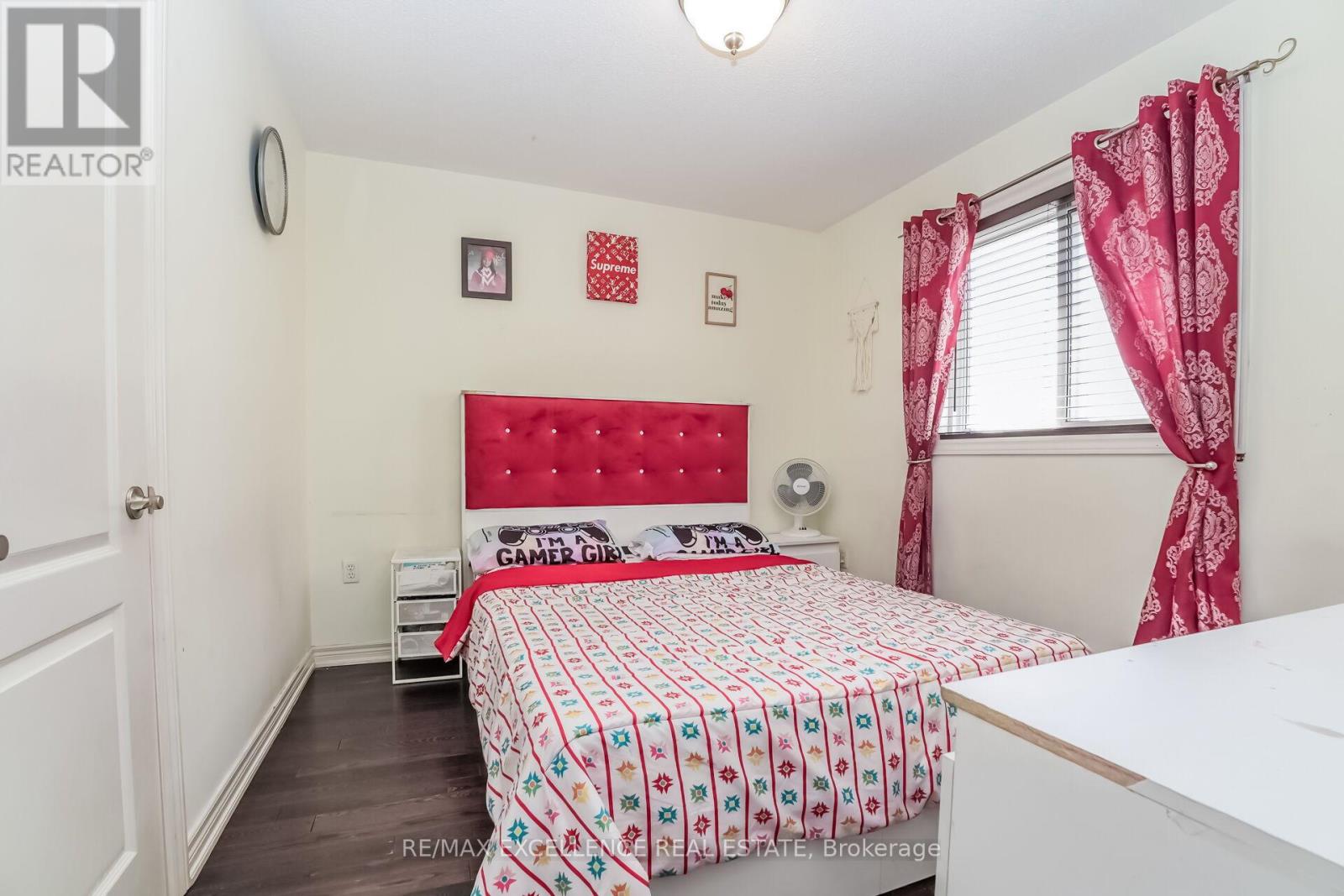 78 BRENTCLIFF DRIVE - 25