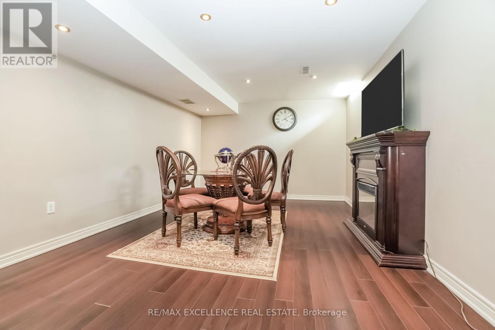 78 BRENTCLIFF DRIVE - 33