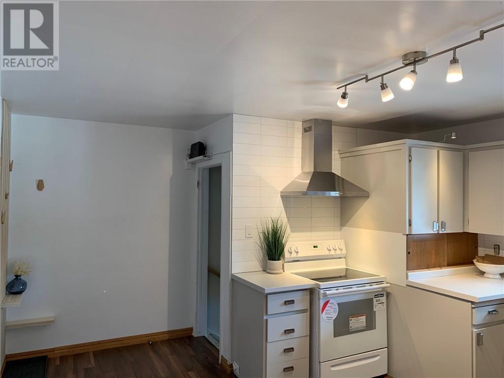 561 Burton Avenue - 21