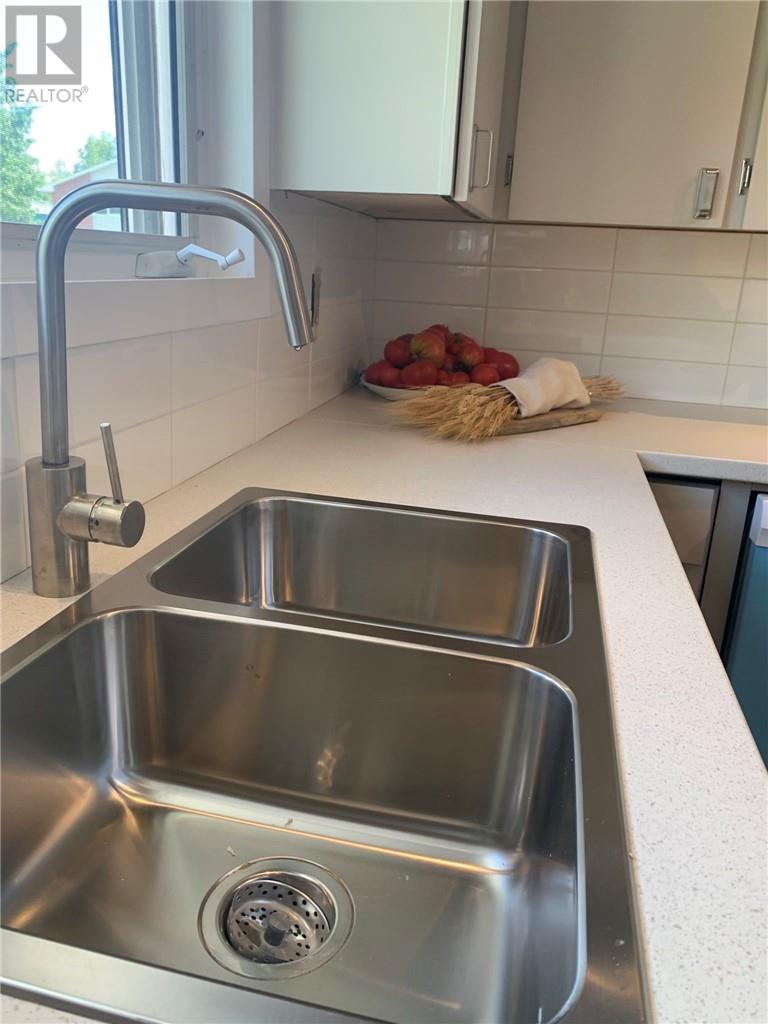 561 Burton Avenue - 26