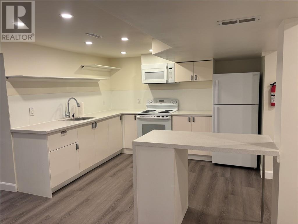 561 Burton Avenue - 32