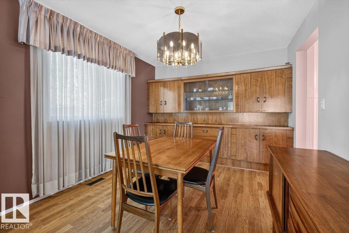 4027 74 ST NW - 9