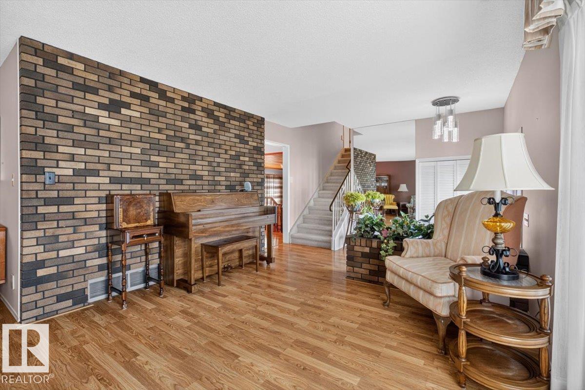 4027 74 ST NW - Image 8
