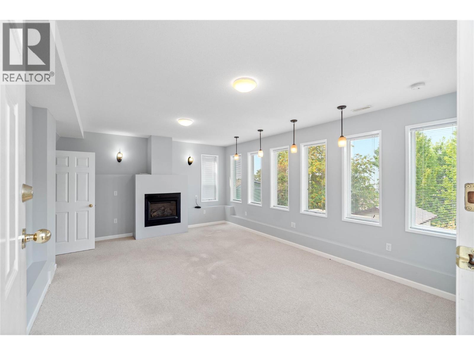 210 ROBSON Drive - 8