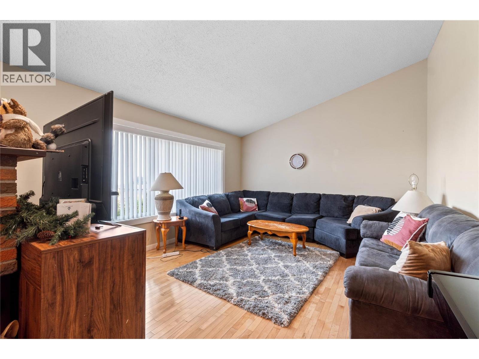 210 ROBSON Drive - 18