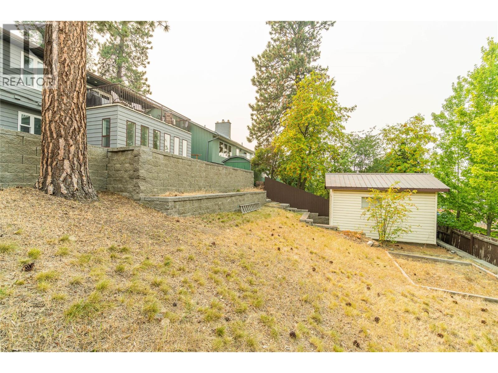 210 ROBSON Drive - 39