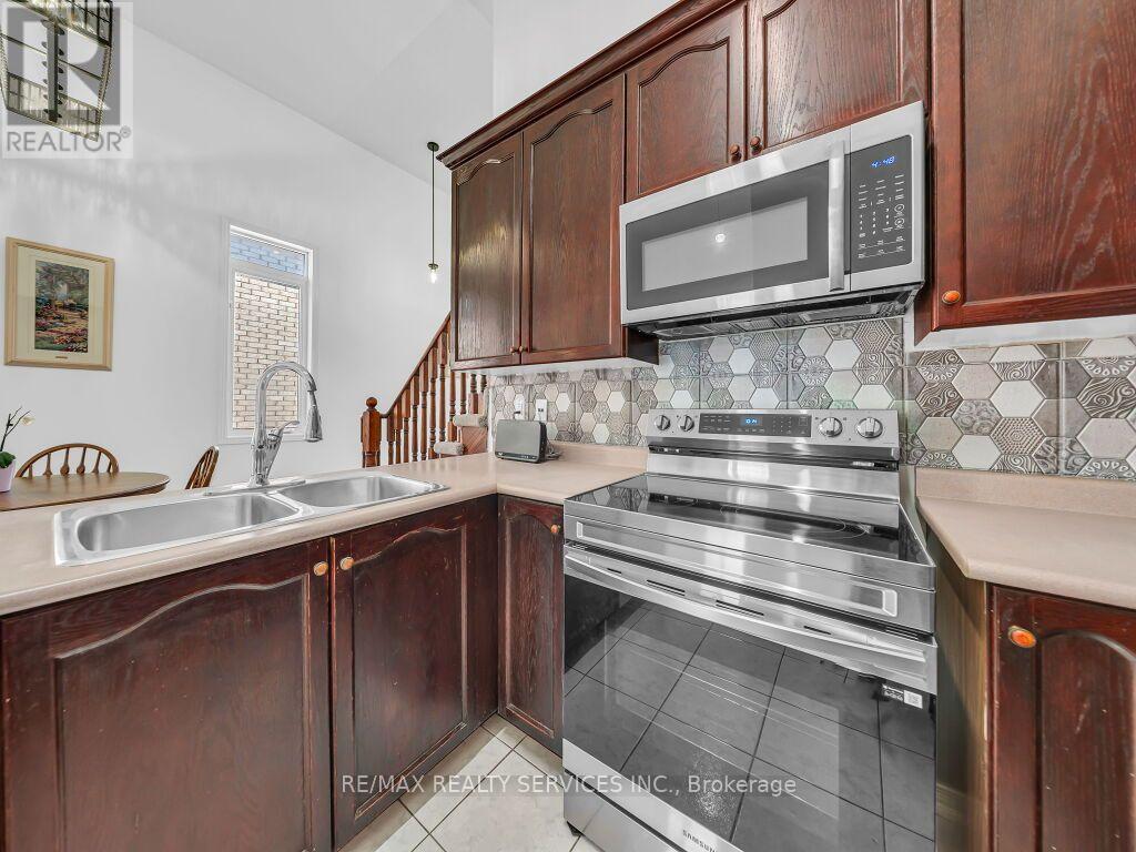 101 RIVER ROCK CRESCENT - 13