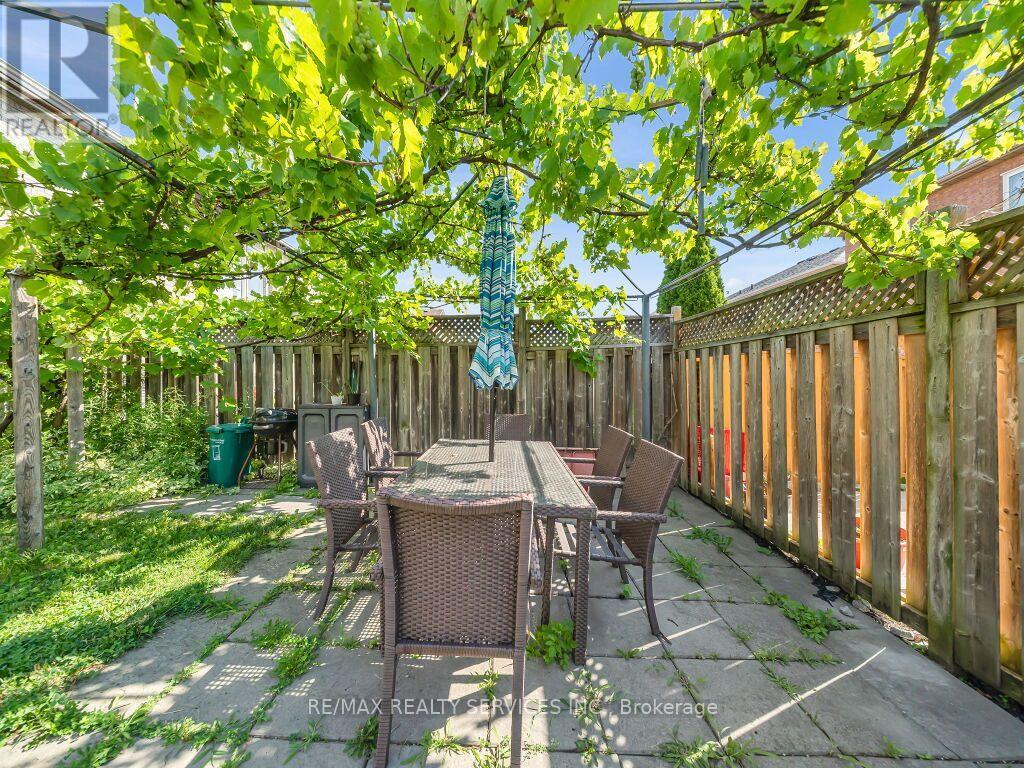 101 RIVER ROCK CRESCENT - 33