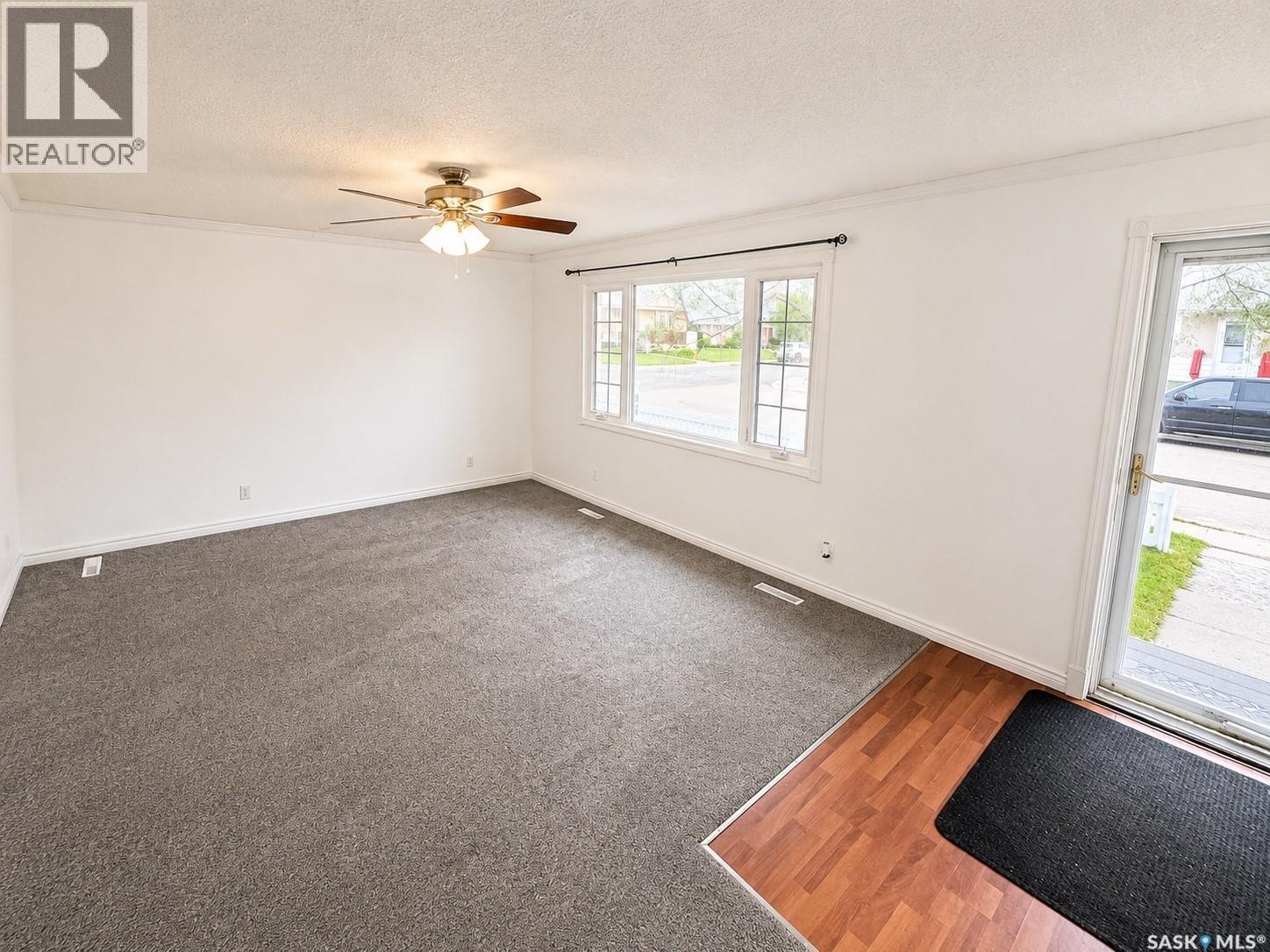 1410 4th AVENUE N, Regina — photo 3