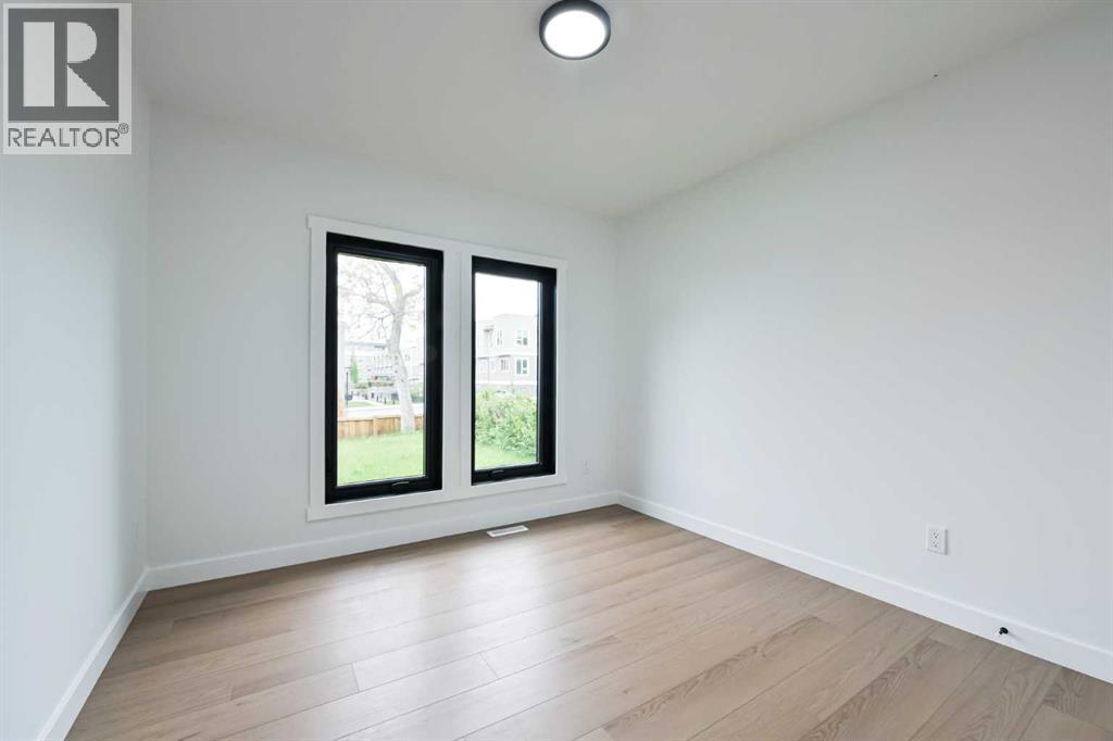 4940 45 Street SW - 25