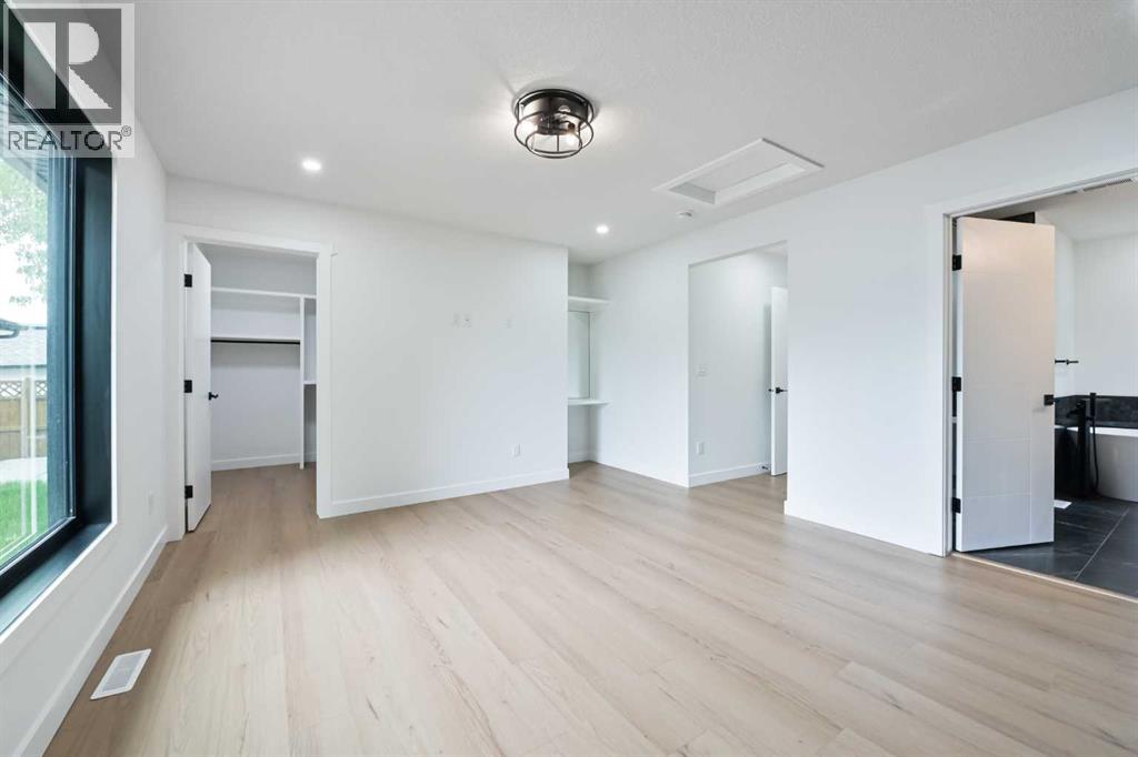 4940 45 Street SW - 20