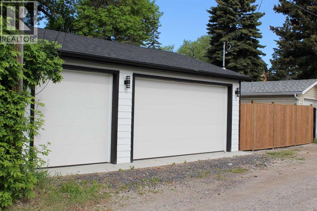 4940 45 Street SW - 46