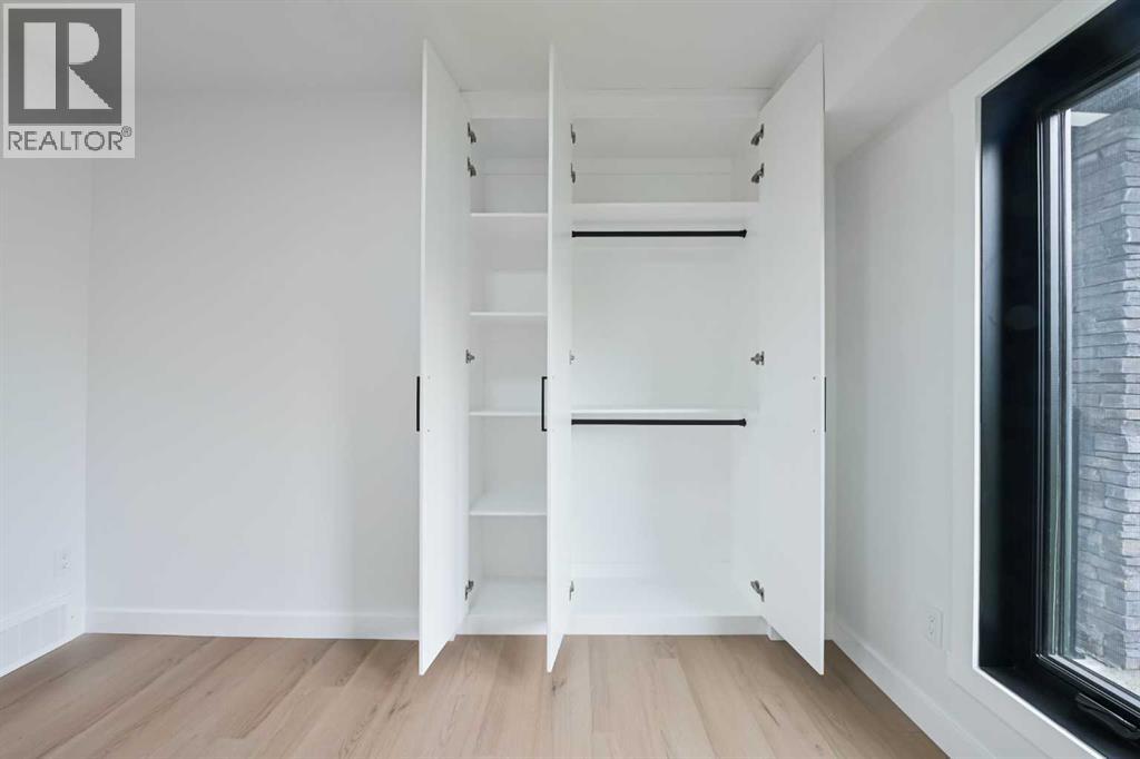 4940 45 Street SW - 28