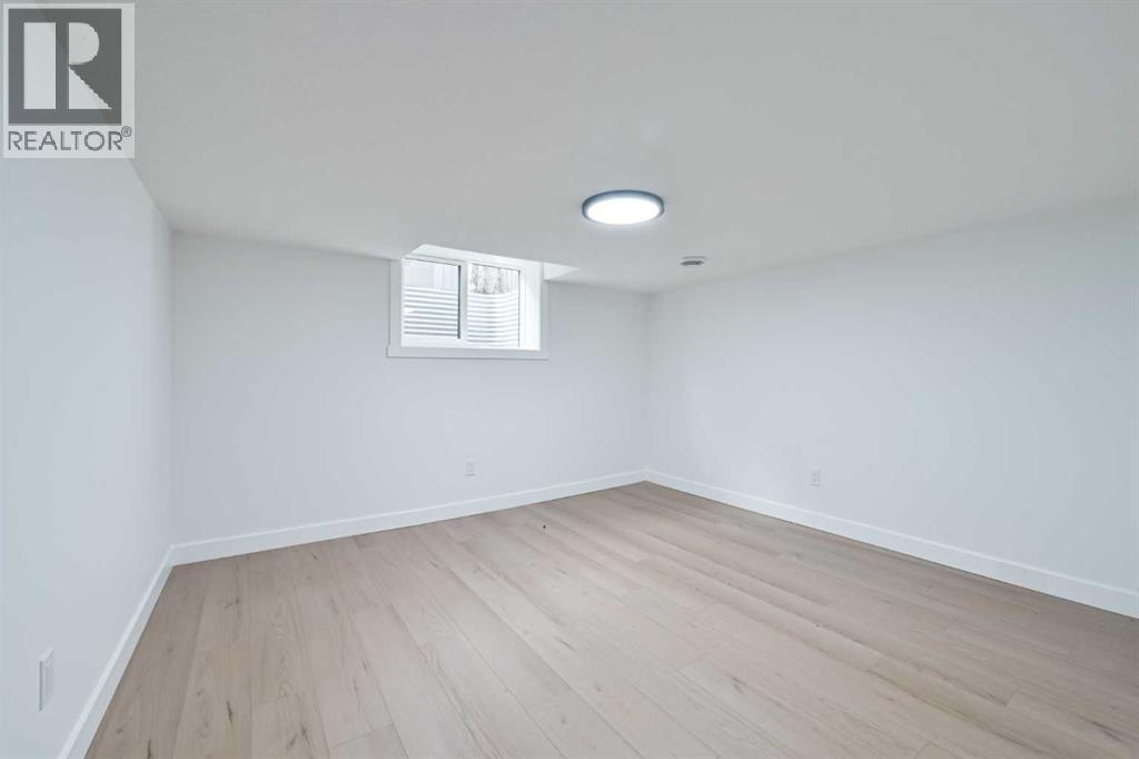 4940 45 Street SW - 39