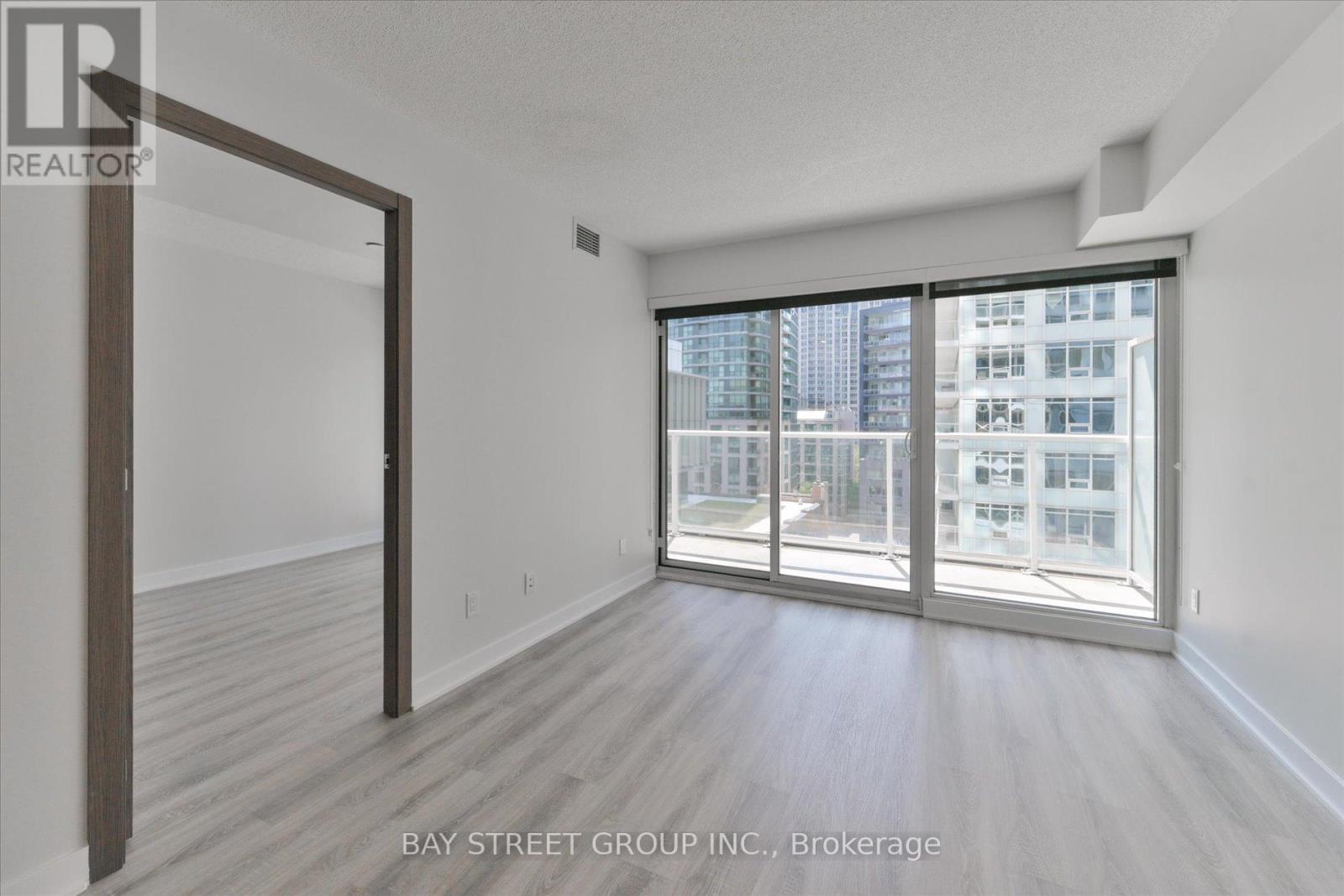 #903 17 BATHURST STREET - 14