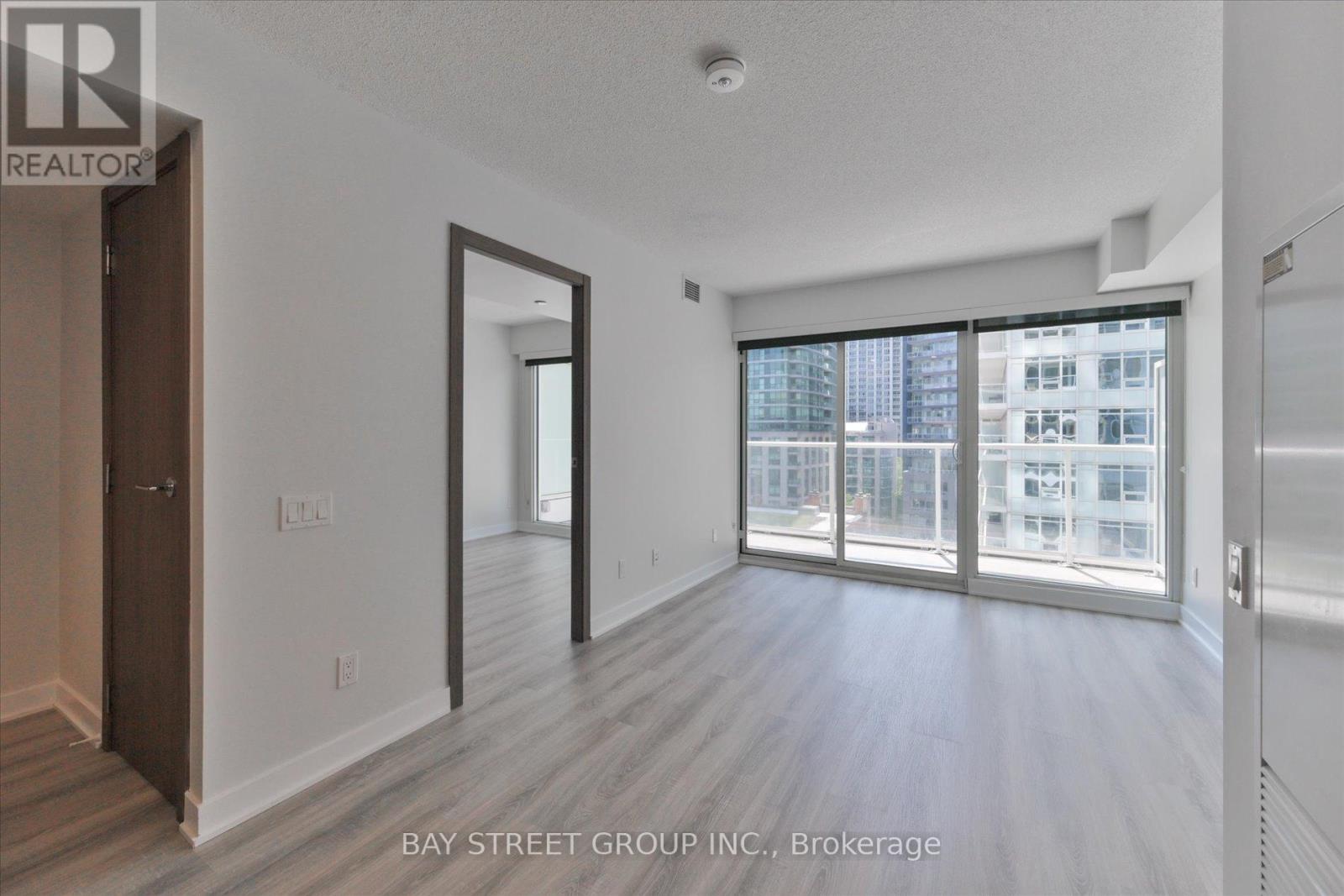 #903 17 BATHURST STREET - 12