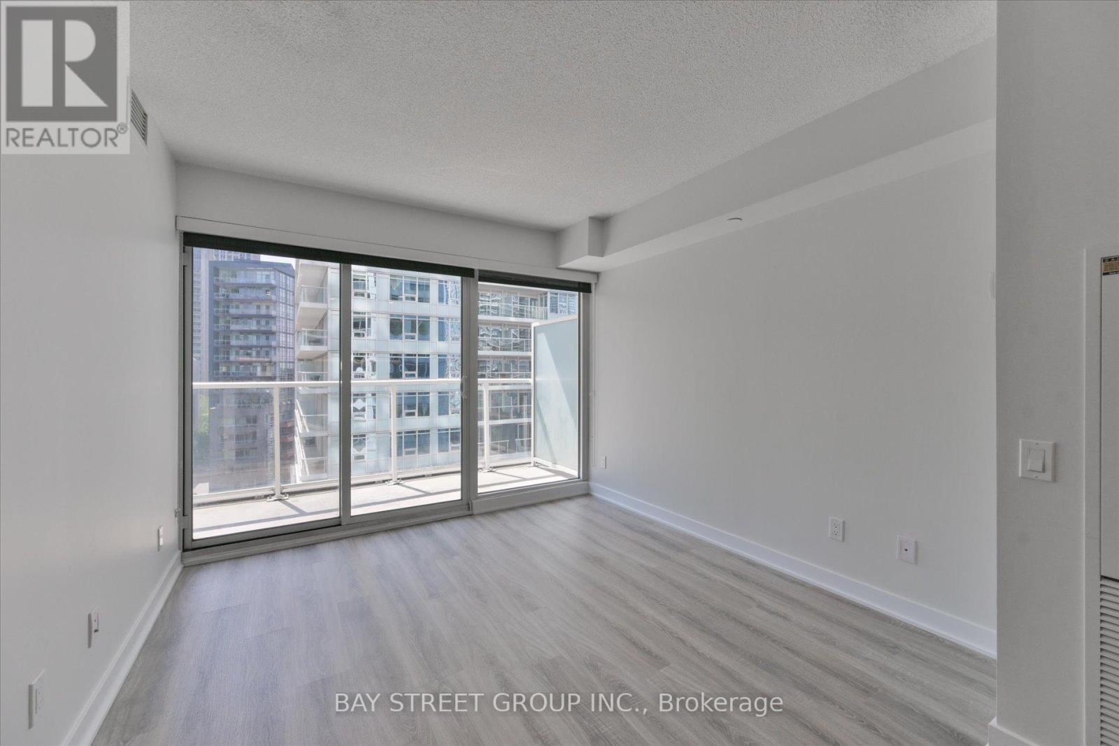 #903 17 BATHURST STREET - 13