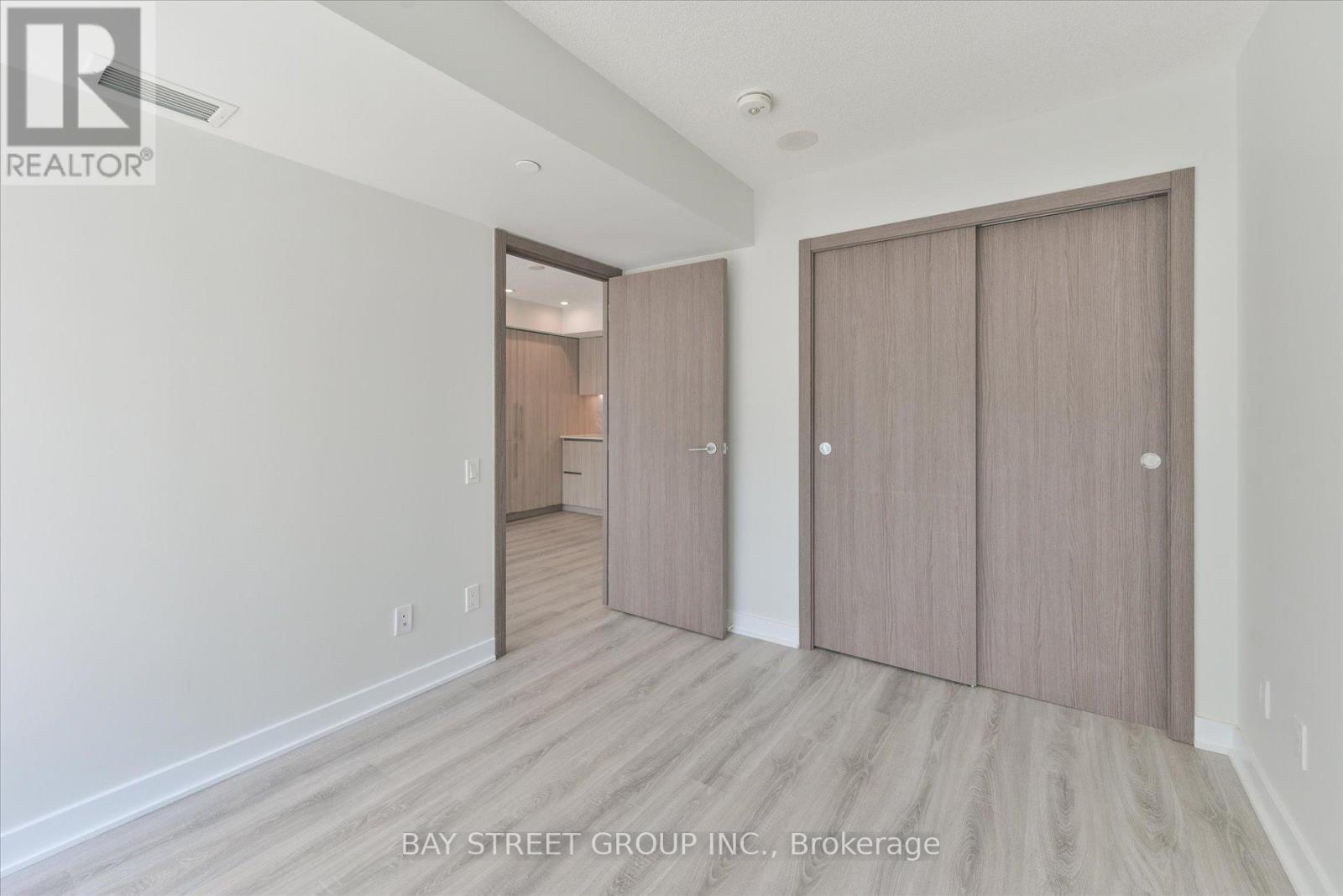 #903 17 BATHURST STREET - 17