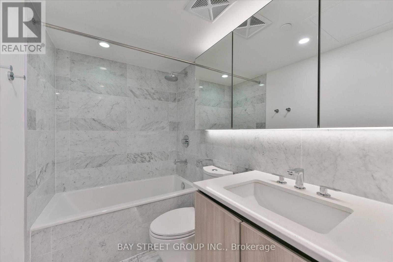 #903 17 BATHURST STREET - 18