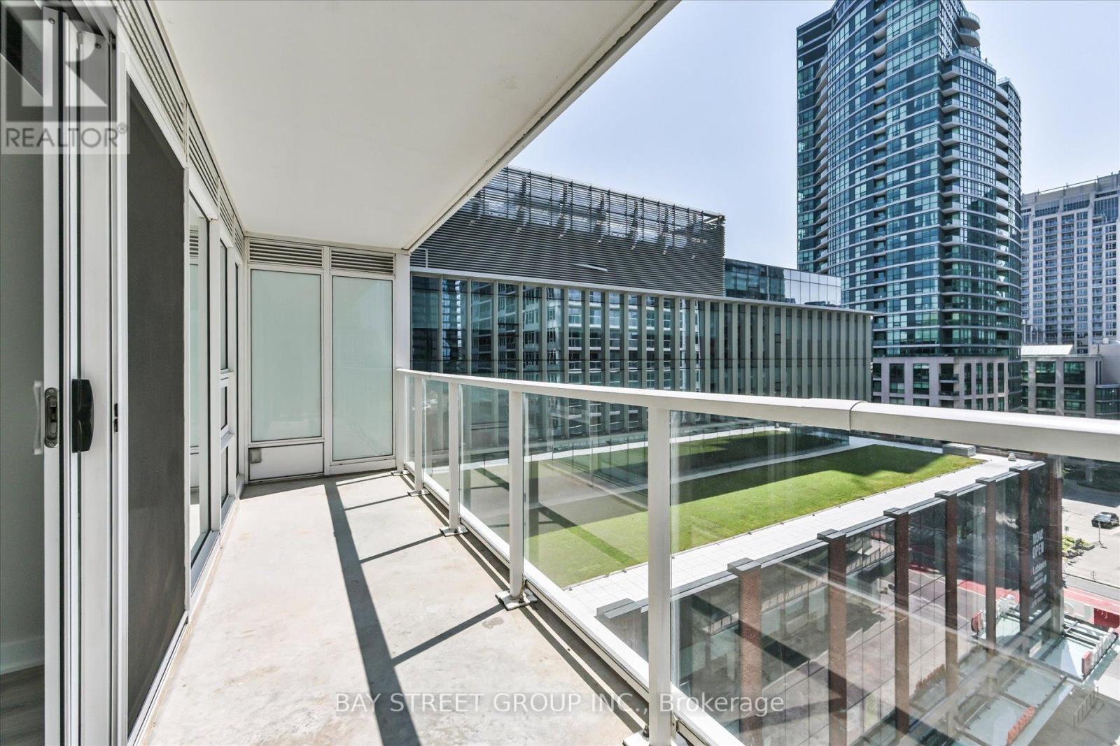 #903 17 BATHURST STREET - 20