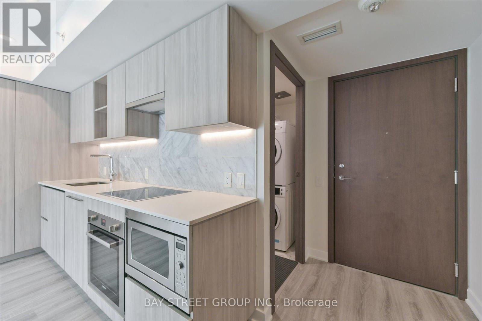 #903 17 BATHURST STREET - 9