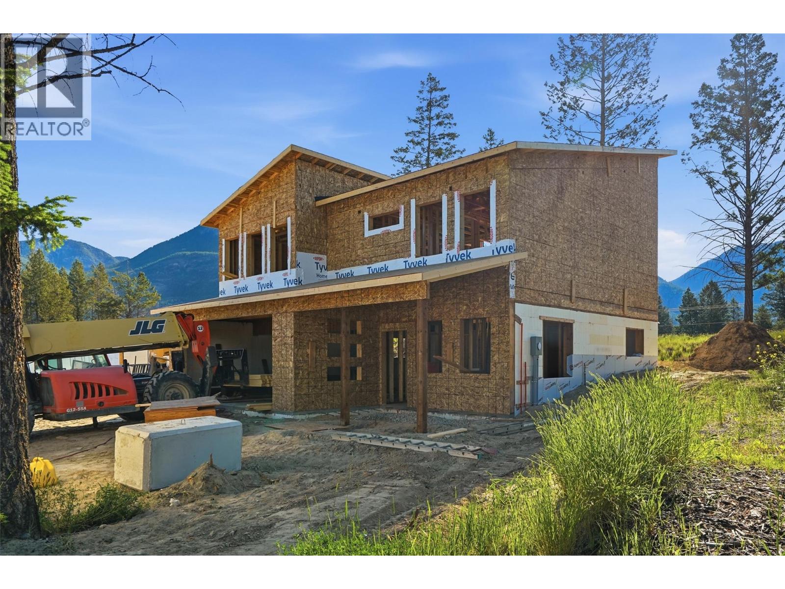 1208 Swansea Crescent - 1
