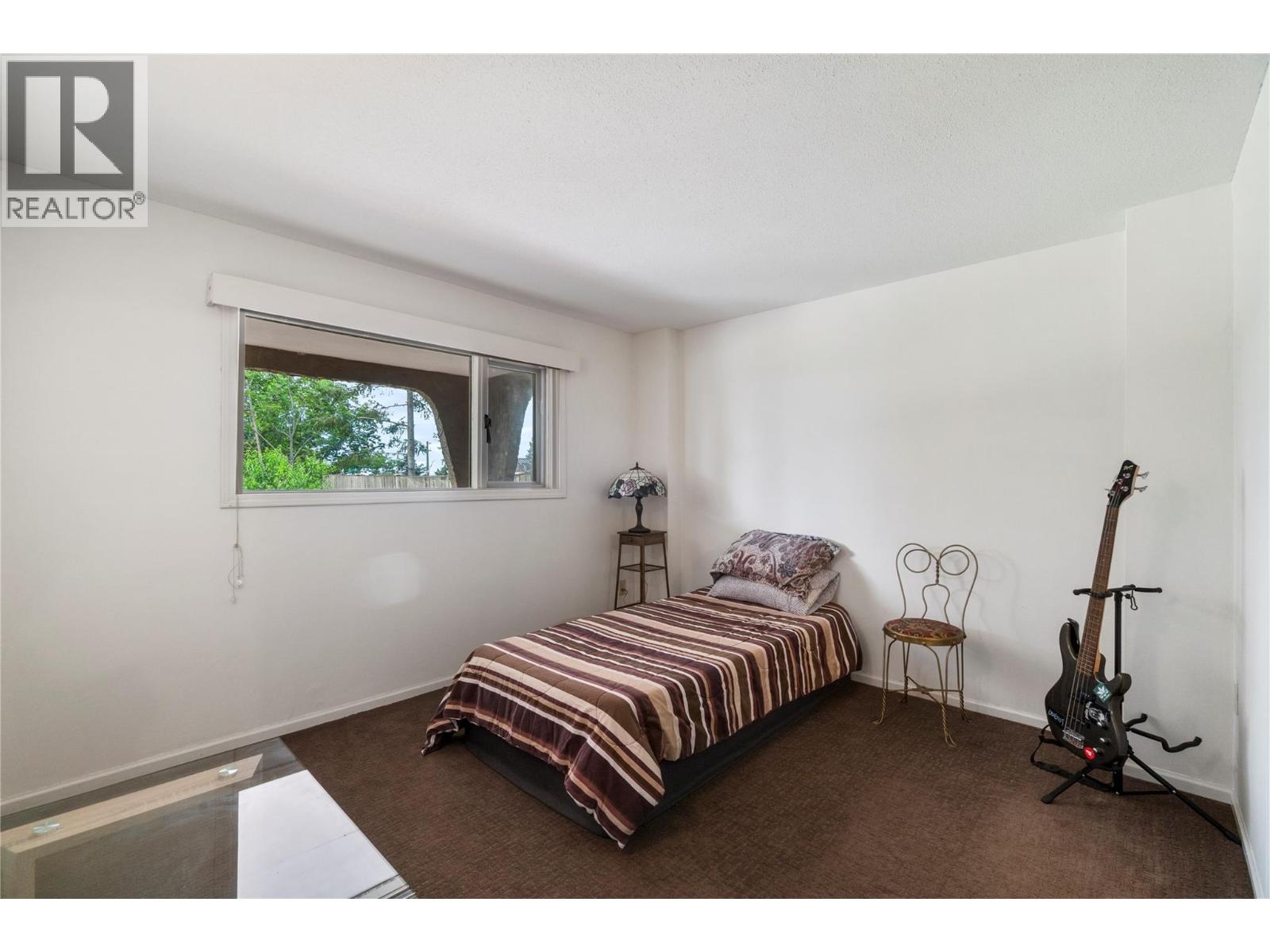 1961 16 Street NE - 29