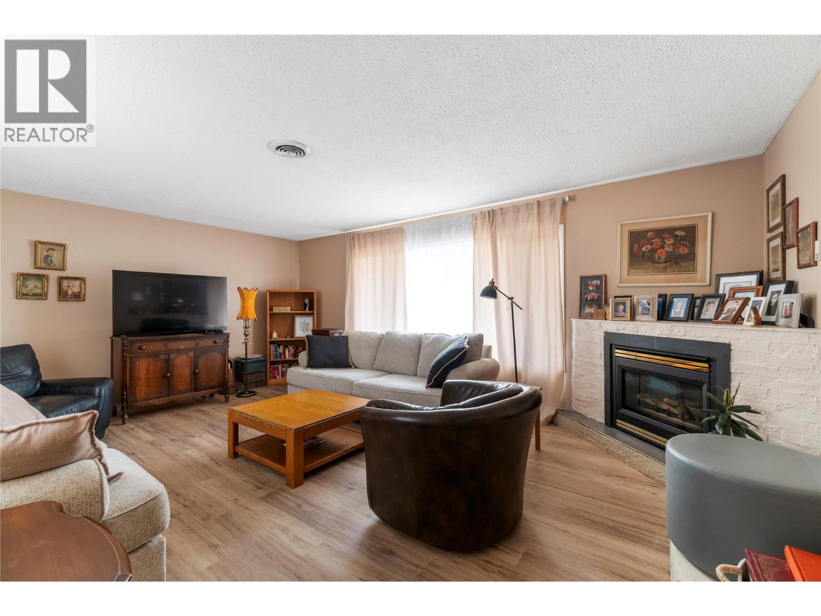 1961 16 Street NE - 17