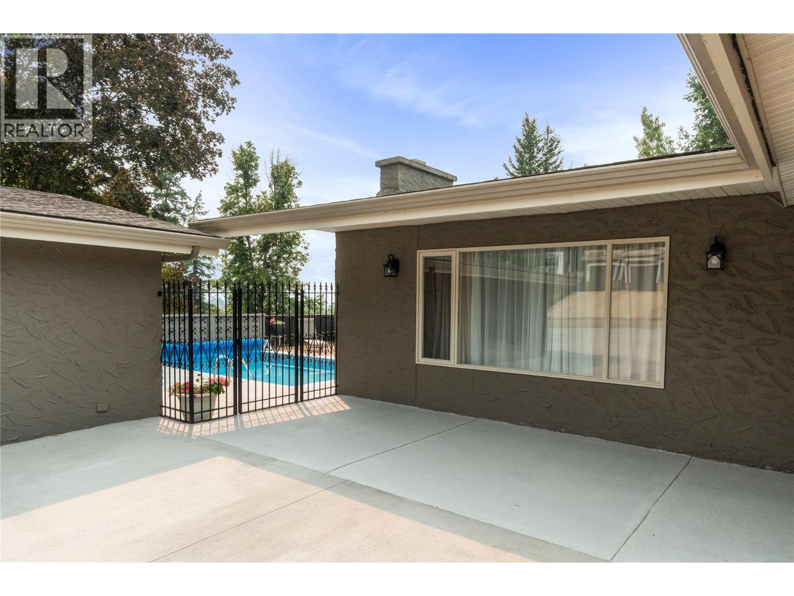 1961 16 Street NE - 45