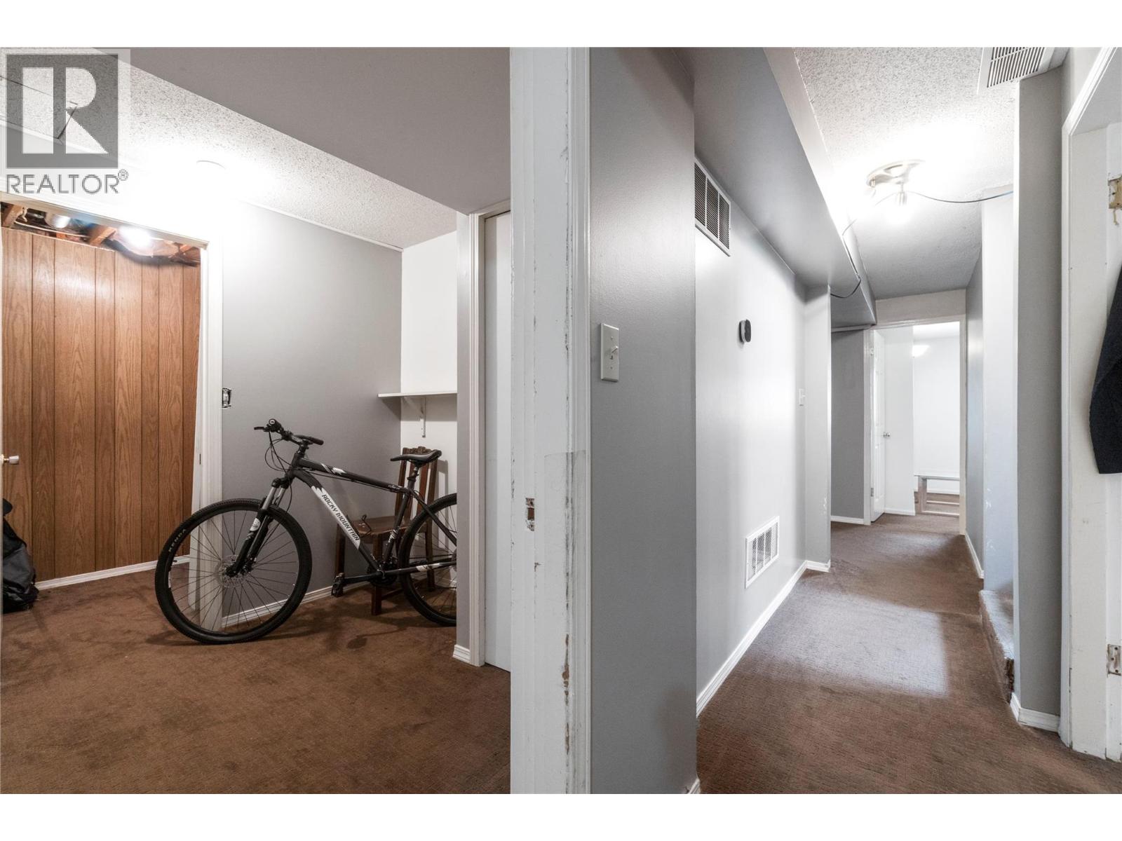 1961 16 Street NE - 35