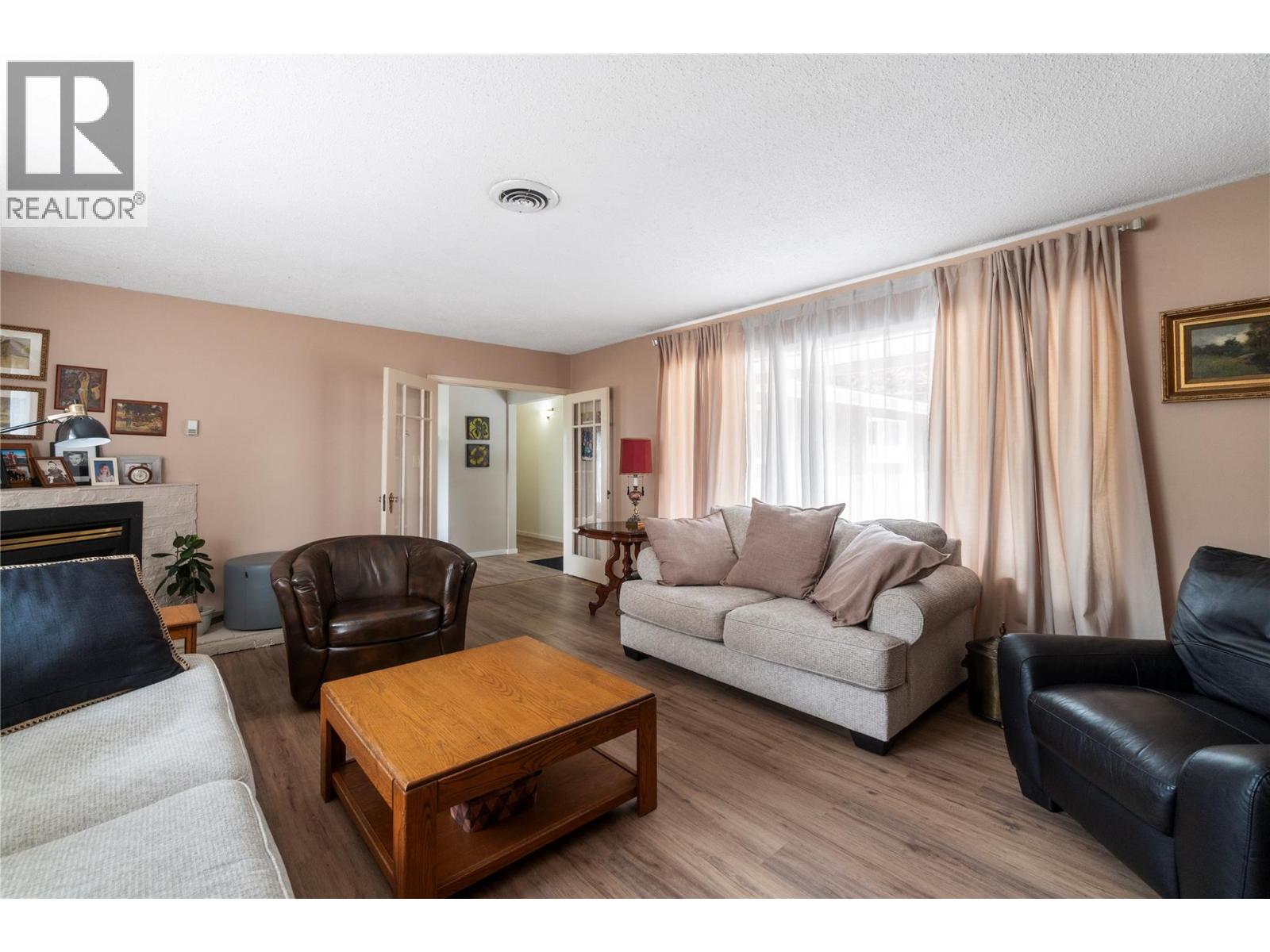 1961 16 Street NE - 18