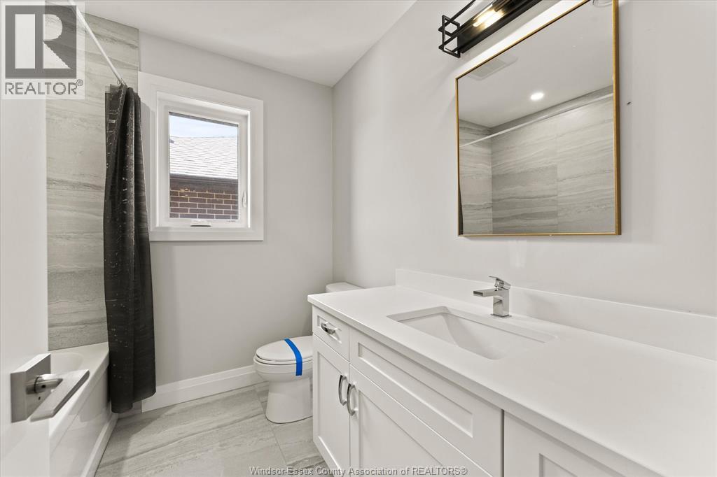 22 GREGORY AVENUE - 31