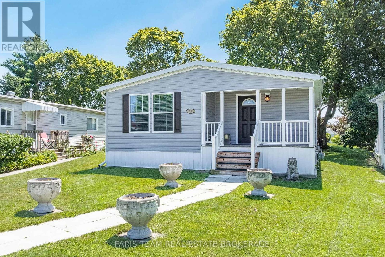 37 HAWTHORNE DRIVE - 3