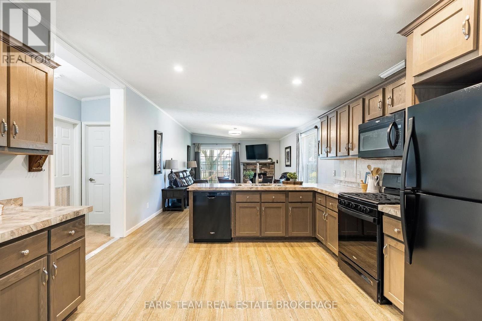 37 HAWTHORNE DRIVE - 4