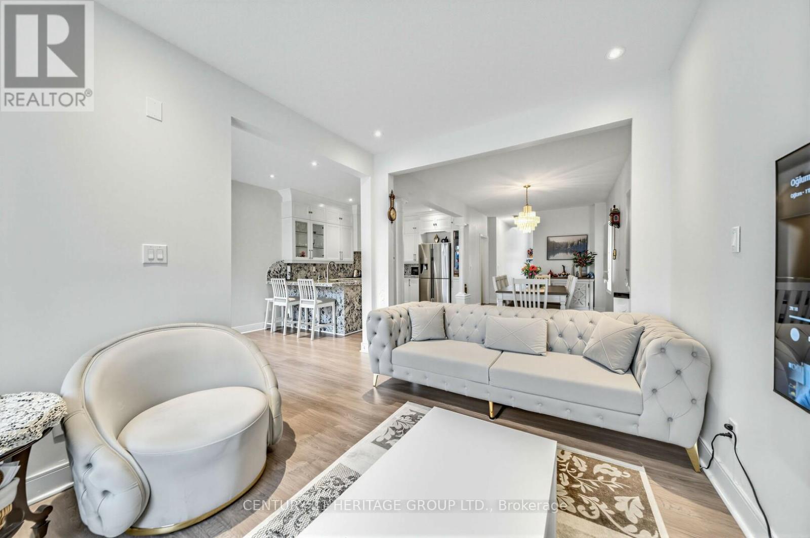2621A KEELE STREET - 18