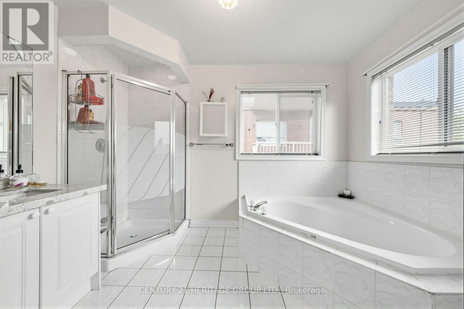 2621A KEELE STREET - 24