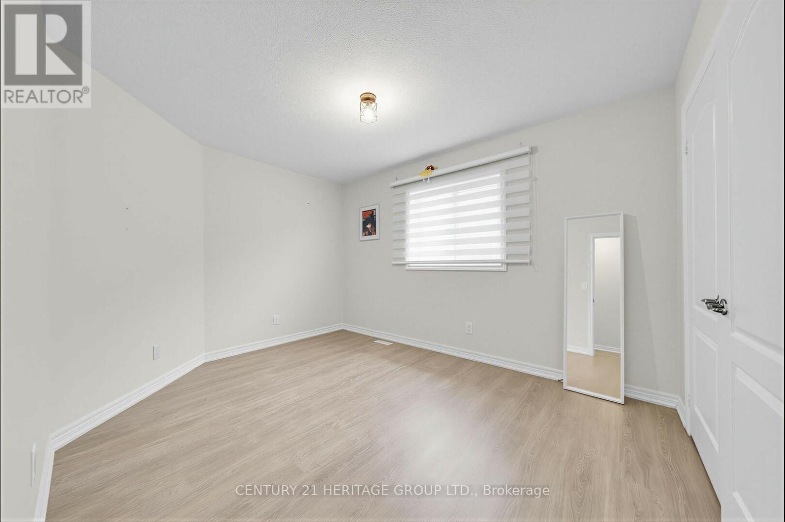 2621A KEELE STREET - 25