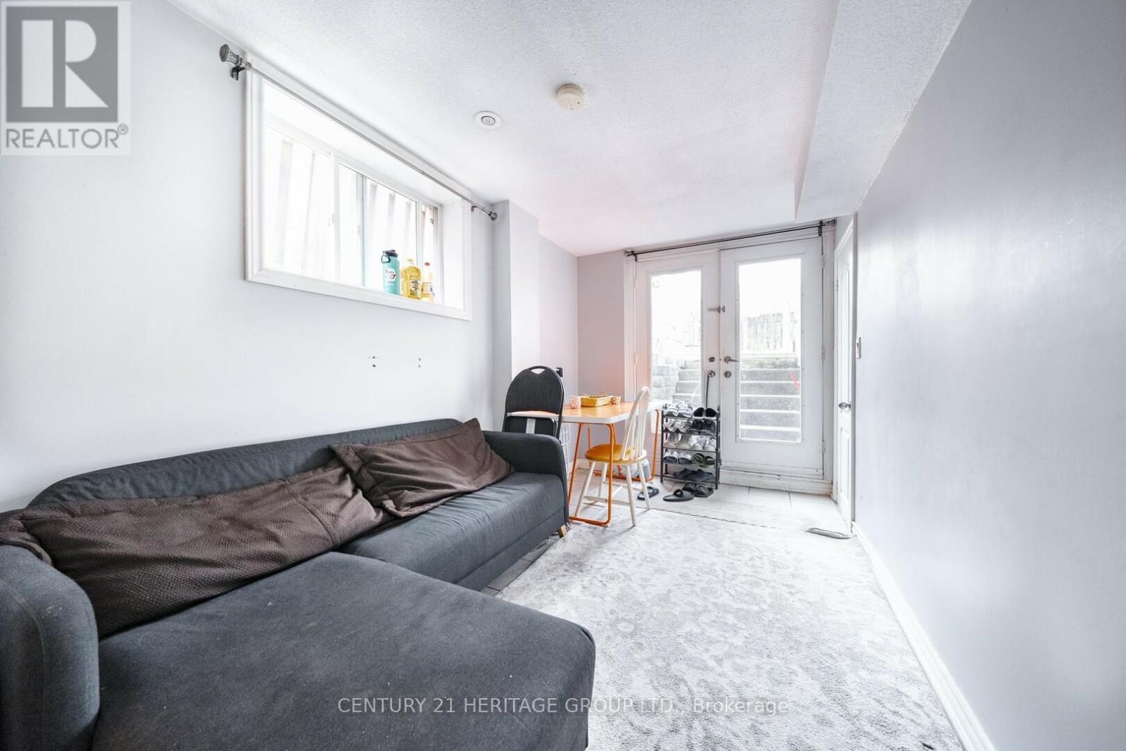 2621A KEELE STREET - 36