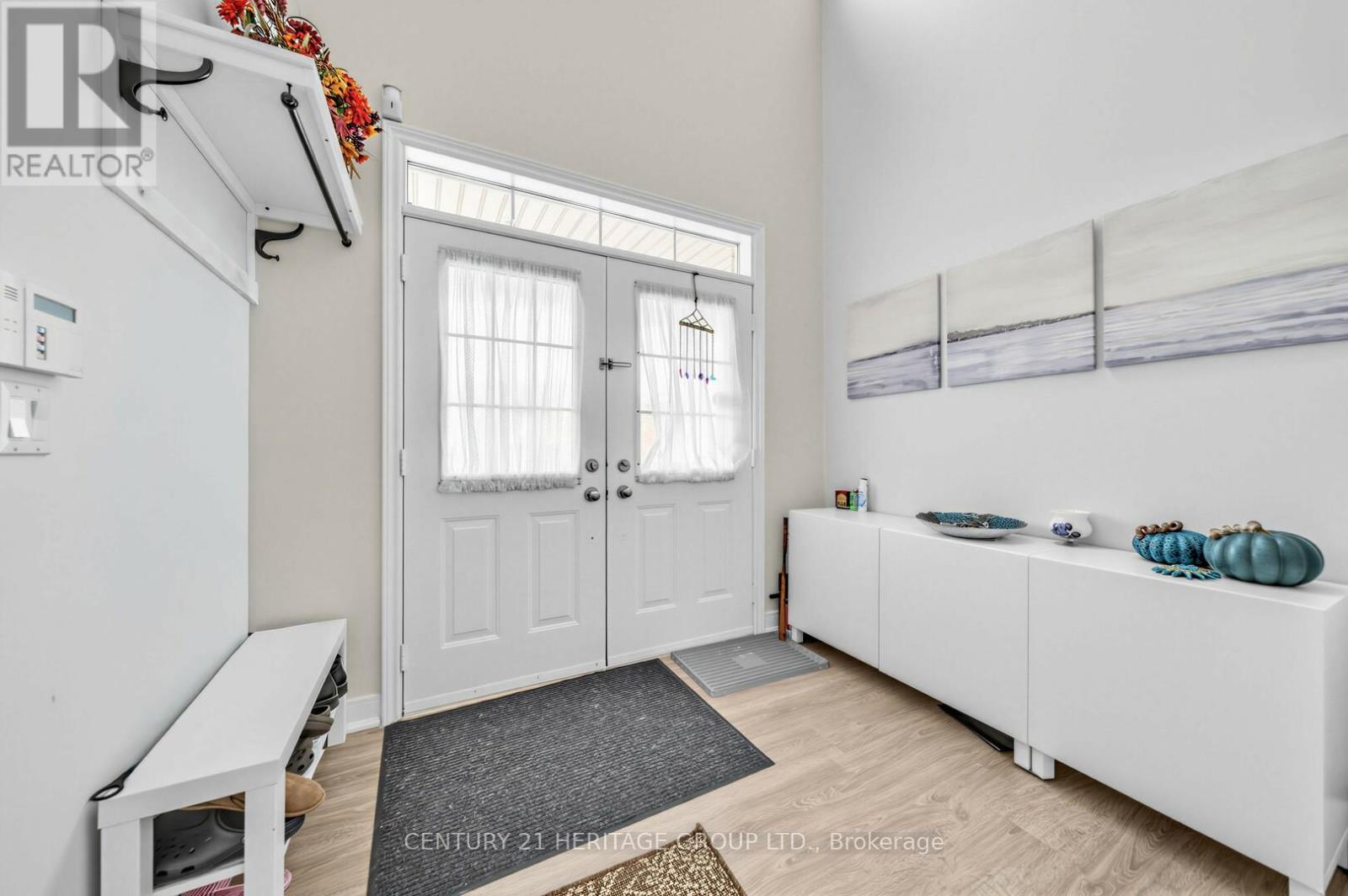 2621A KEELE STREET - 4